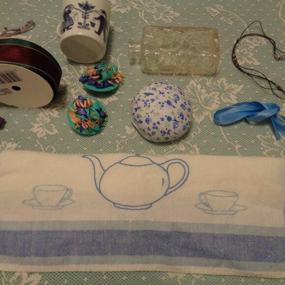 VINT TEAPOT TEATOWEL CUP SWEET BOTTLE HAT EARINGS NECKLACES PINCUSHIN RI… - Picture 9 of 9